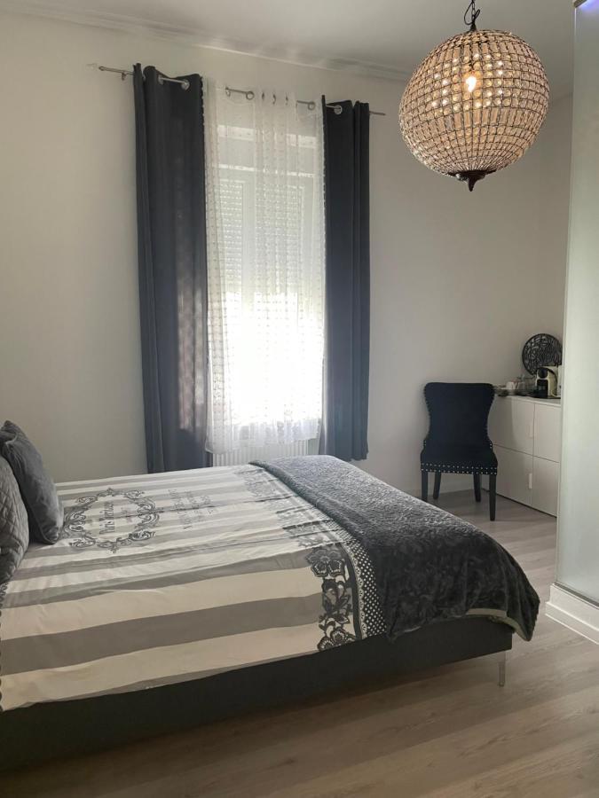 Gasthof Executive Double With En-suite In Rue Trevires R3